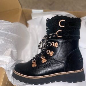 Brand new - Roxy Alpine Collection